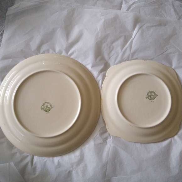 The Paden City Pottery Co. L44 Square Salad and Round Dinner Plate set - Picture 5 of 10